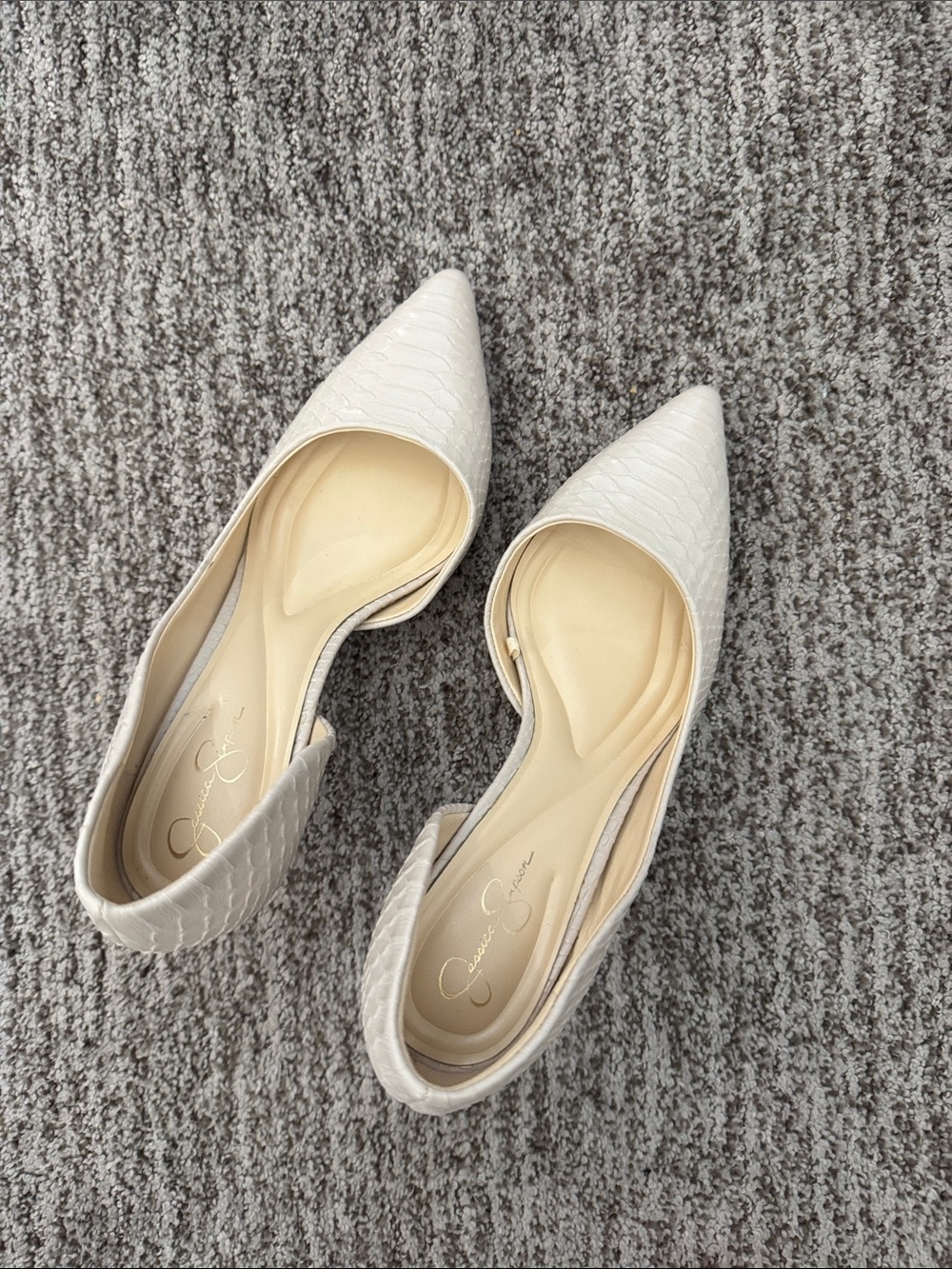 Pointed Toe heels in Off-White